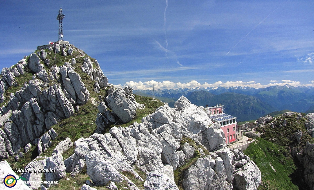 61 Punta Cermenati e Rifugio Azzoni..JPG